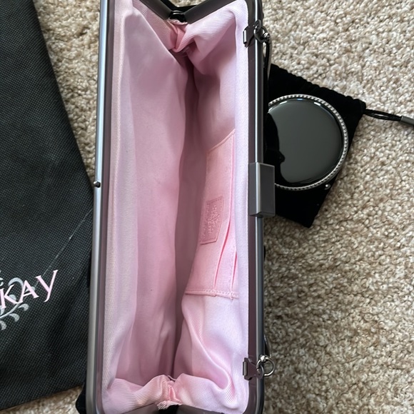 MARYKAY VELVET Black Clutch. Mirror included! - Picture 2 of 6